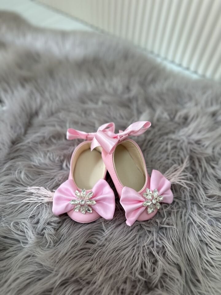 Pembe taşlı babet